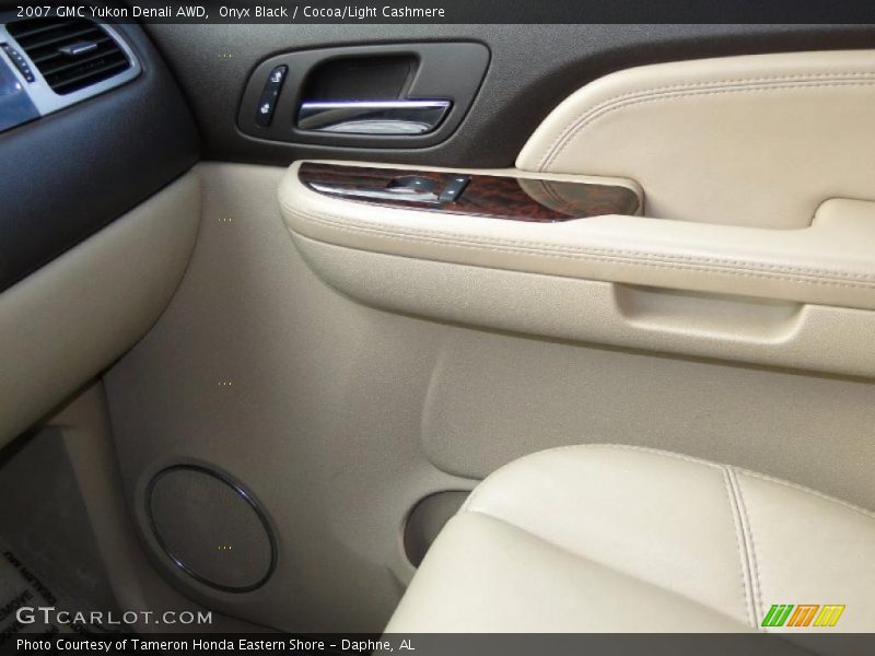 Onyx Black / Cocoa/Light Cashmere 2007 GMC Yukon Denali AWD