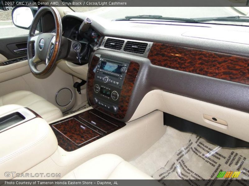 Onyx Black / Cocoa/Light Cashmere 2007 GMC Yukon Denali AWD