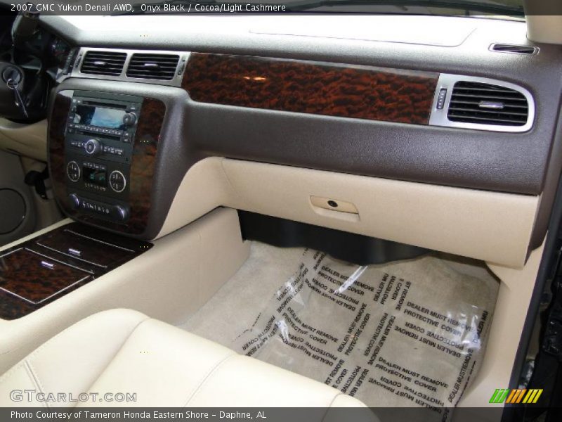 Onyx Black / Cocoa/Light Cashmere 2007 GMC Yukon Denali AWD