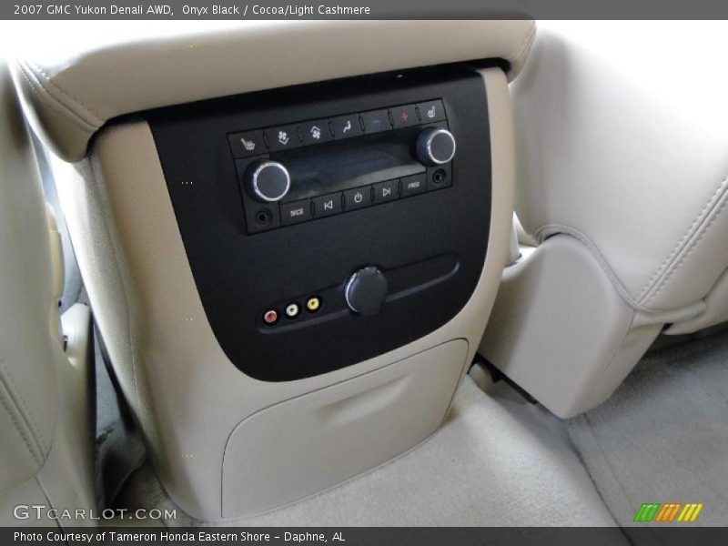 Onyx Black / Cocoa/Light Cashmere 2007 GMC Yukon Denali AWD