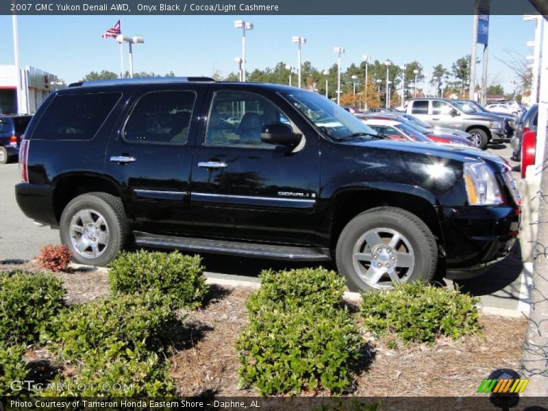 Onyx Black / Cocoa/Light Cashmere 2007 GMC Yukon Denali AWD