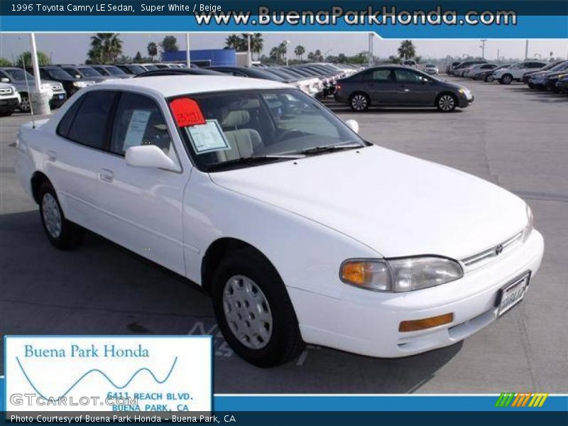 Super White / Beige 1996 Toyota Camry LE Sedan