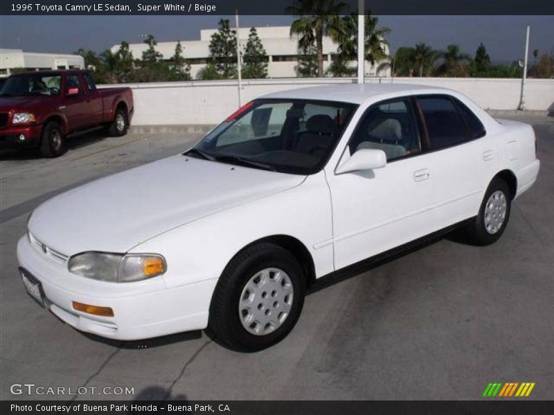 Super White / Beige 1996 Toyota Camry LE Sedan