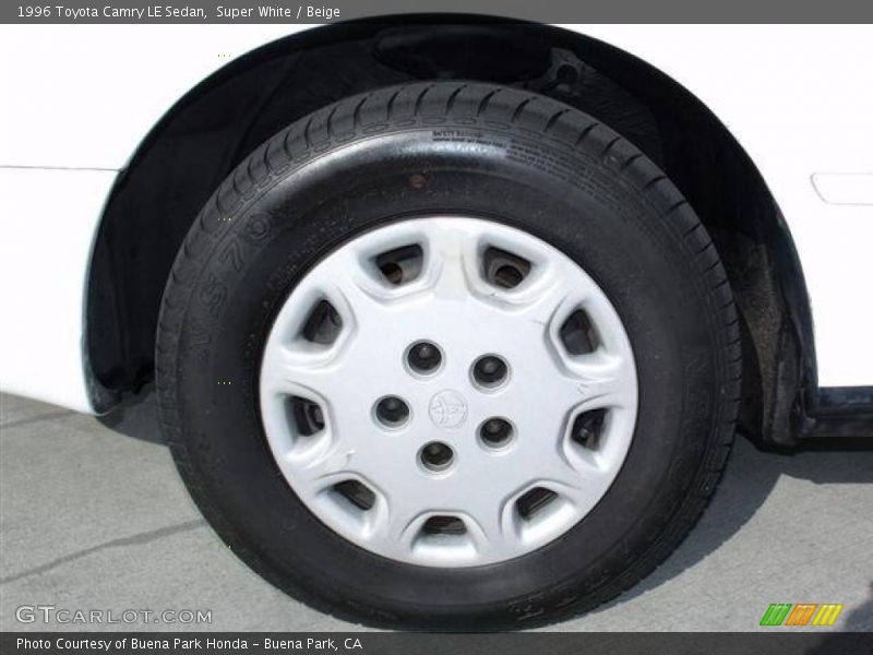 Super White / Beige 1996 Toyota Camry LE Sedan