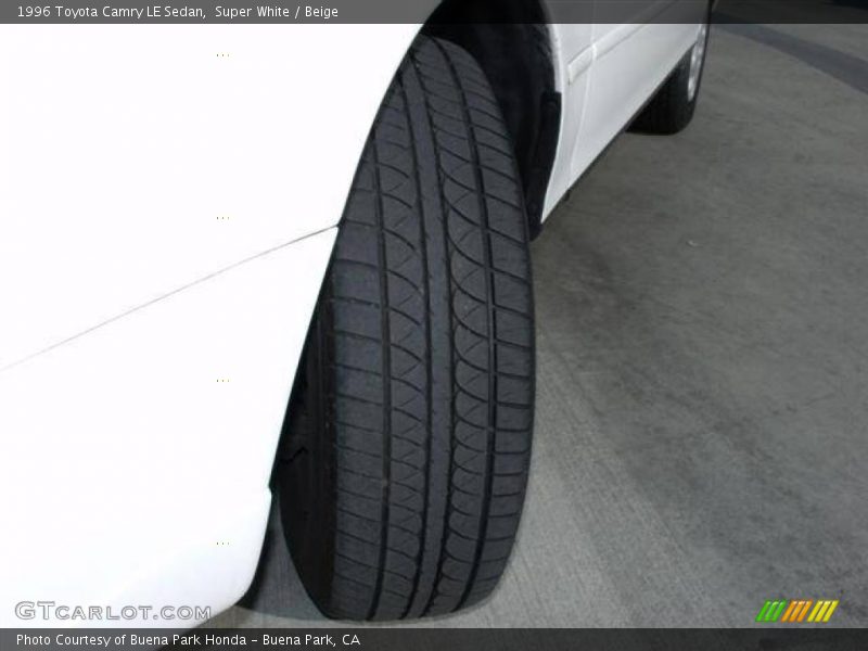 Super White / Beige 1996 Toyota Camry LE Sedan