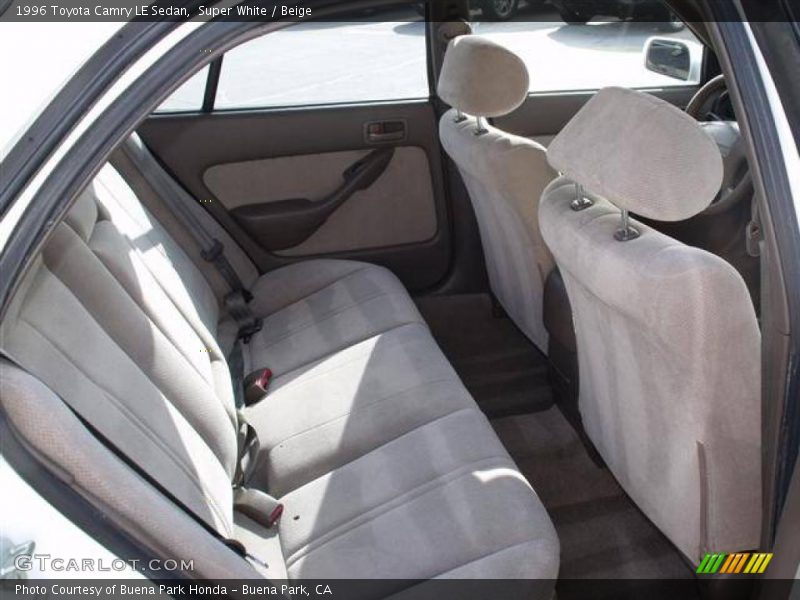 Super White / Beige 1996 Toyota Camry LE Sedan
