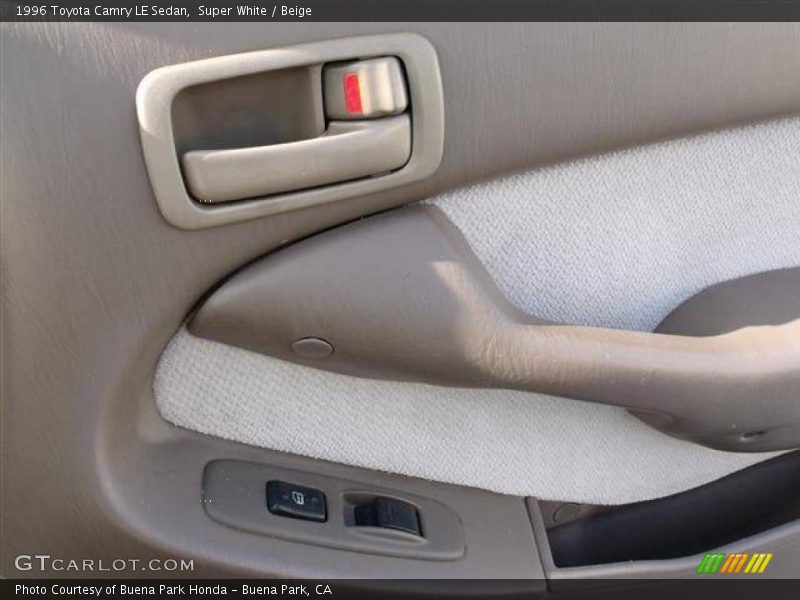 Super White / Beige 1996 Toyota Camry LE Sedan