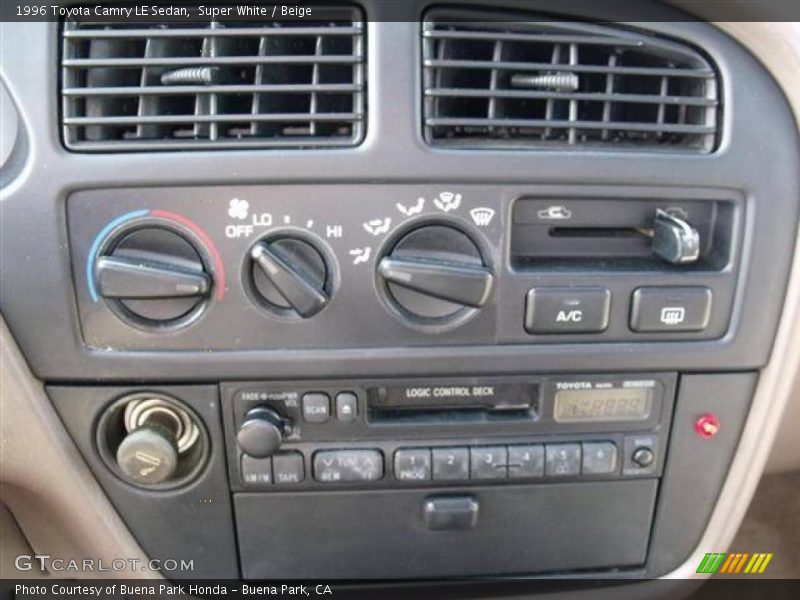 Super White / Beige 1996 Toyota Camry LE Sedan
