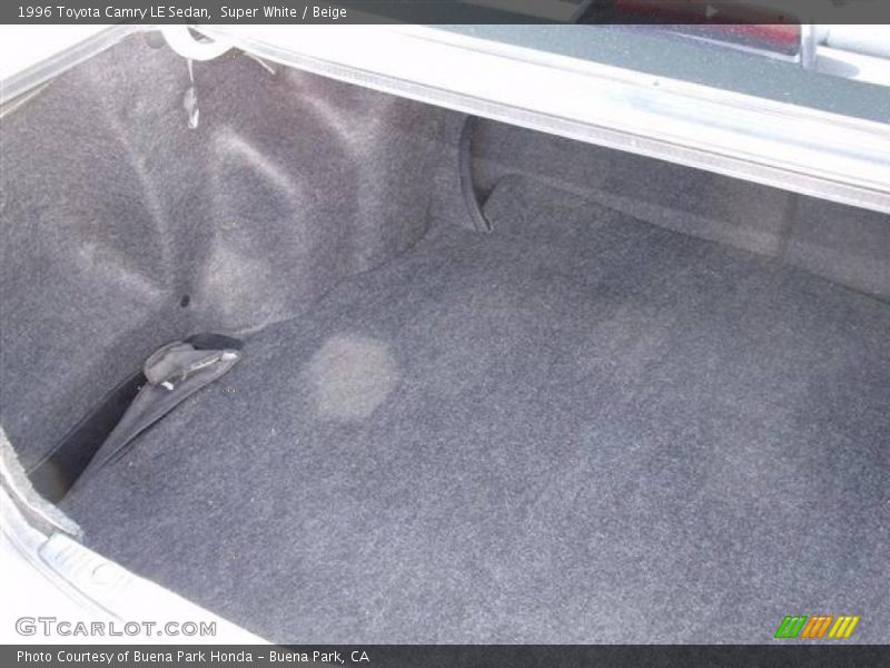 Super White / Beige 1996 Toyota Camry LE Sedan