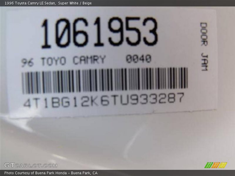 Super White / Beige 1996 Toyota Camry LE Sedan