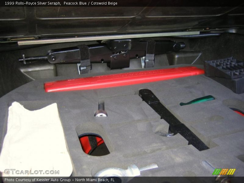  1999 Silver Seraph  Trunk