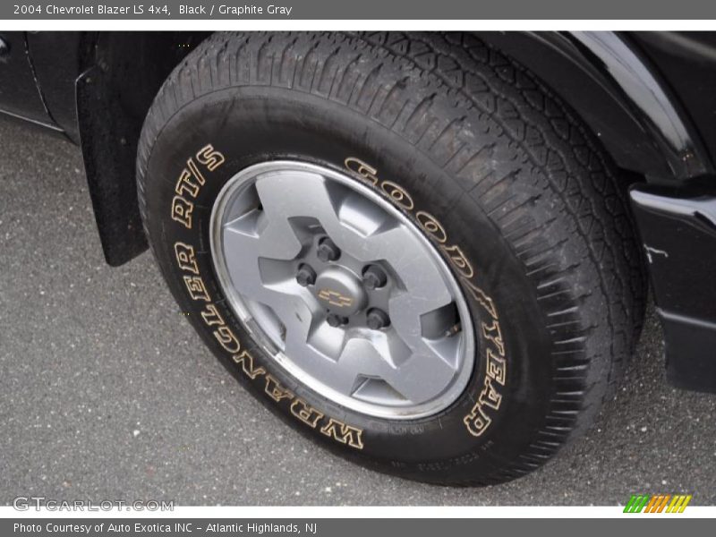 Black / Graphite Gray 2004 Chevrolet Blazer LS 4x4