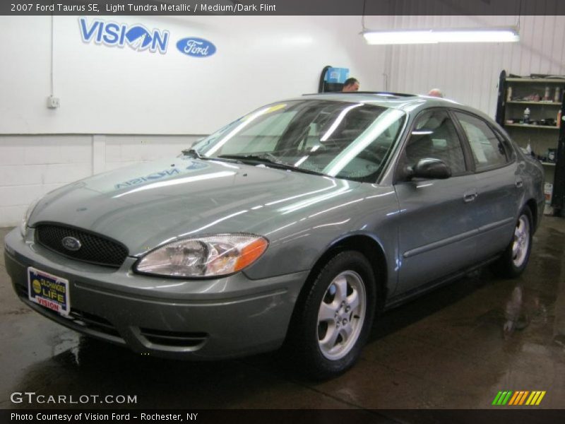 Light Tundra Metallic / Medium/Dark Flint 2007 Ford Taurus SE