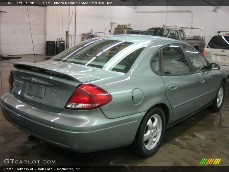 Light Tundra Metallic / Medium/Dark Flint 2007 Ford Taurus SE