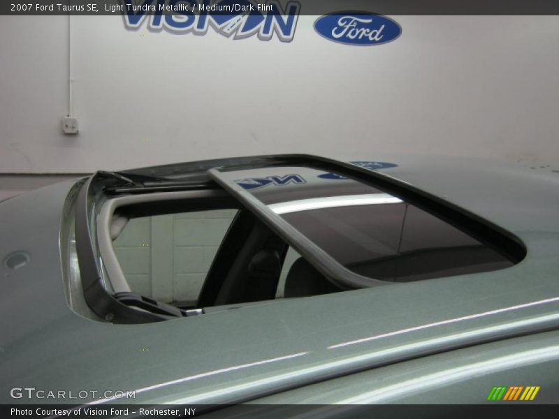 Light Tundra Metallic / Medium/Dark Flint 2007 Ford Taurus SE