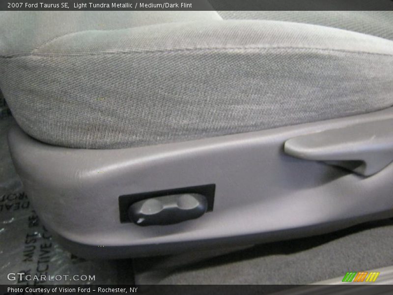 Light Tundra Metallic / Medium/Dark Flint 2007 Ford Taurus SE