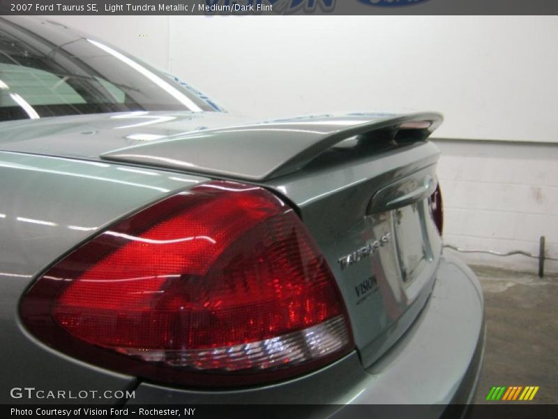 Light Tundra Metallic / Medium/Dark Flint 2007 Ford Taurus SE