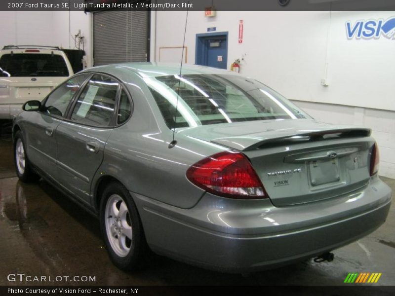Light Tundra Metallic / Medium/Dark Flint 2007 Ford Taurus SE