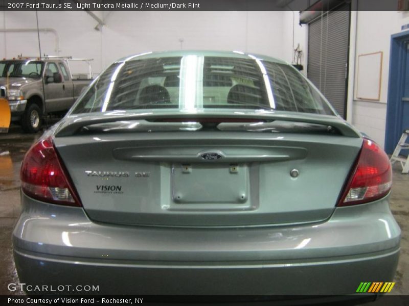 Light Tundra Metallic / Medium/Dark Flint 2007 Ford Taurus SE