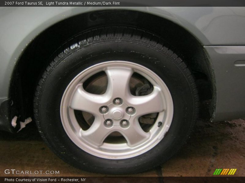 Light Tundra Metallic / Medium/Dark Flint 2007 Ford Taurus SE