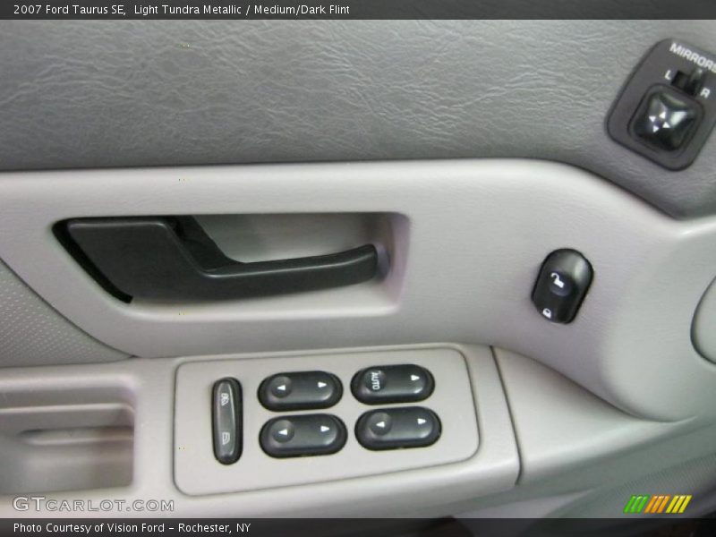 Light Tundra Metallic / Medium/Dark Flint 2007 Ford Taurus SE