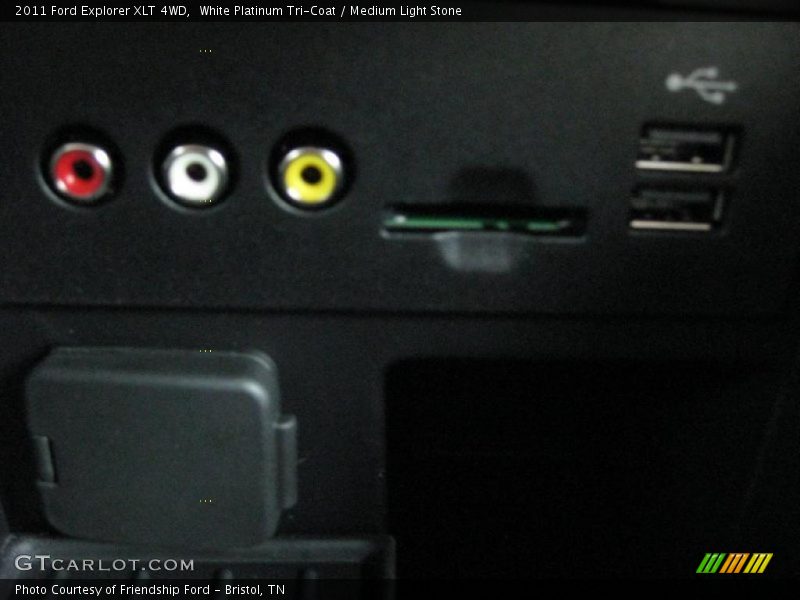 White Platinum Tri-Coat / Medium Light Stone 2011 Ford Explorer XLT 4WD
