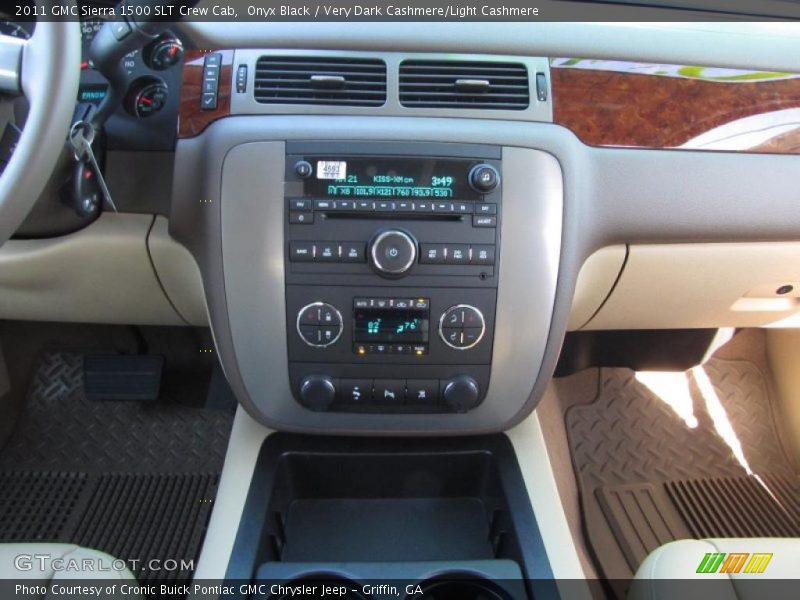 Controls of 2011 Sierra 1500 SLT Crew Cab