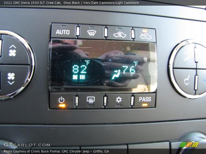 Controls of 2011 Sierra 1500 SLT Crew Cab