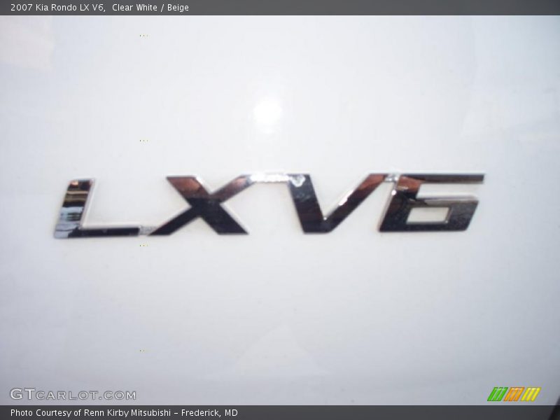 Clear White / Beige 2007 Kia Rondo LX V6