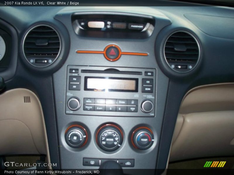 Clear White / Beige 2007 Kia Rondo LX V6