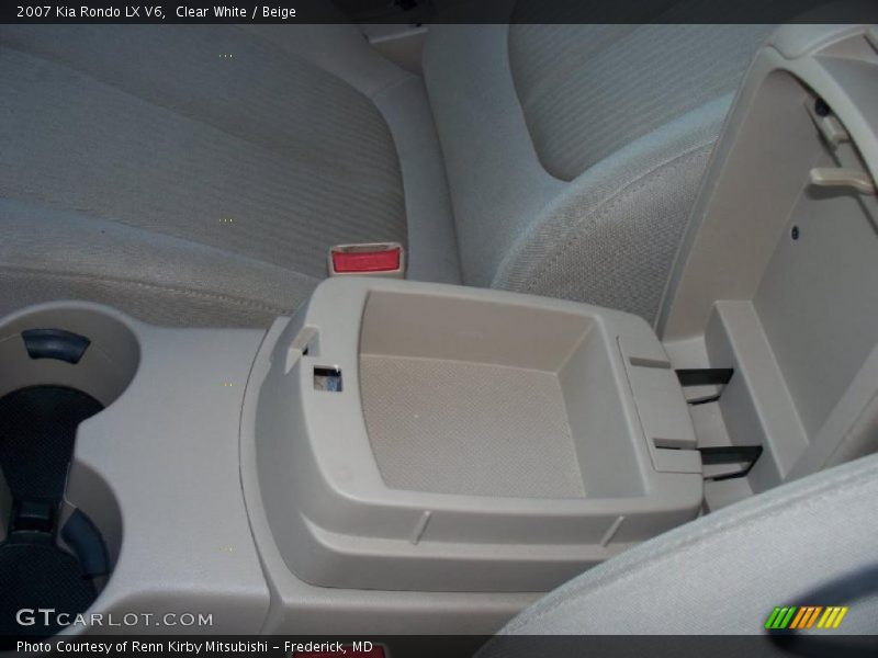 Clear White / Beige 2007 Kia Rondo LX V6