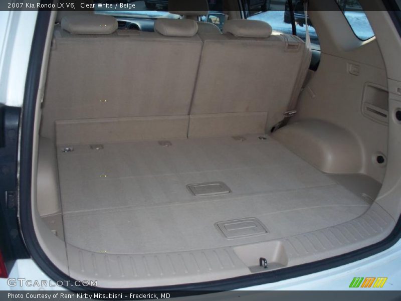 Clear White / Beige 2007 Kia Rondo LX V6