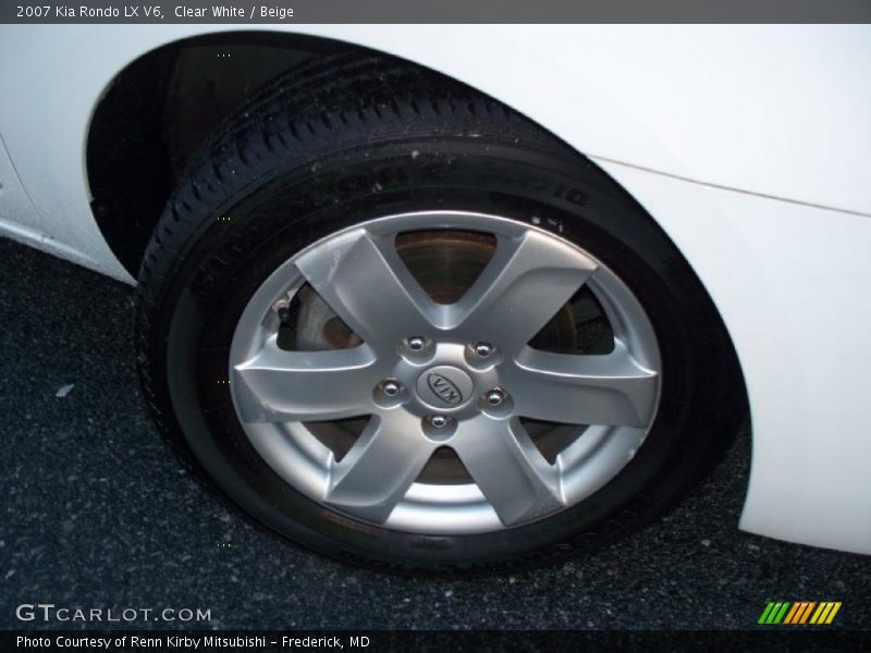Clear White / Beige 2007 Kia Rondo LX V6