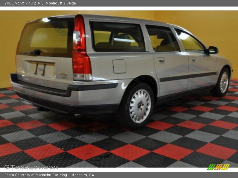 Moondust / Beige 2001 Volvo V70 2.4T