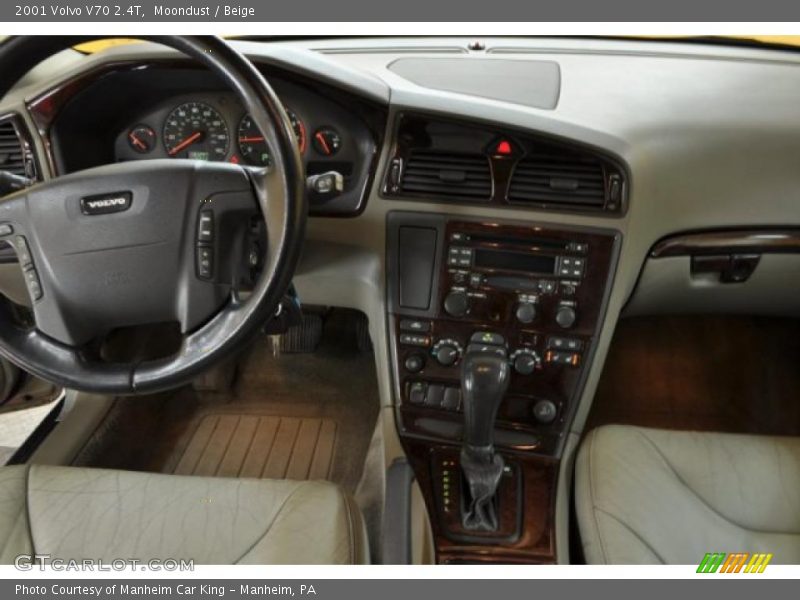 Moondust / Beige 2001 Volvo V70 2.4T