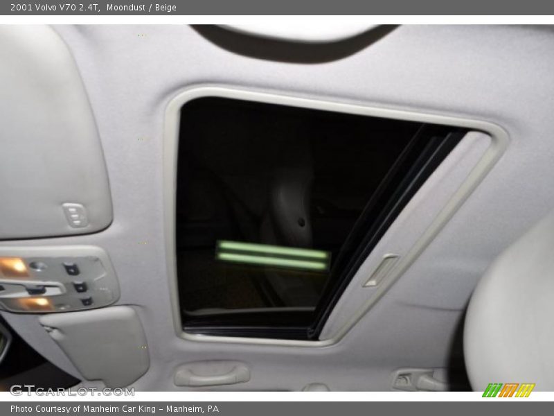 Moondust / Beige 2001 Volvo V70 2.4T