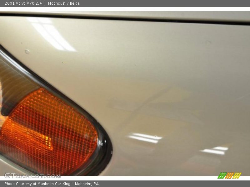 Moondust / Beige 2001 Volvo V70 2.4T