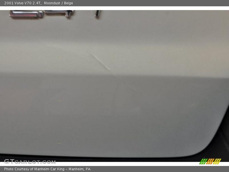 Moondust / Beige 2001 Volvo V70 2.4T