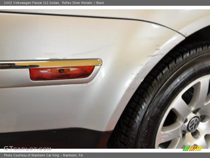 Reflex Silver Metallic / Black 2002 Volkswagen Passat GLS Sedan