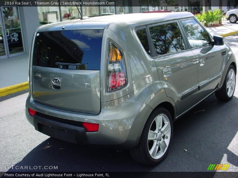 Titanium Gray / Sand/Black Houndstooth Cloth 2010 Kia Soul !