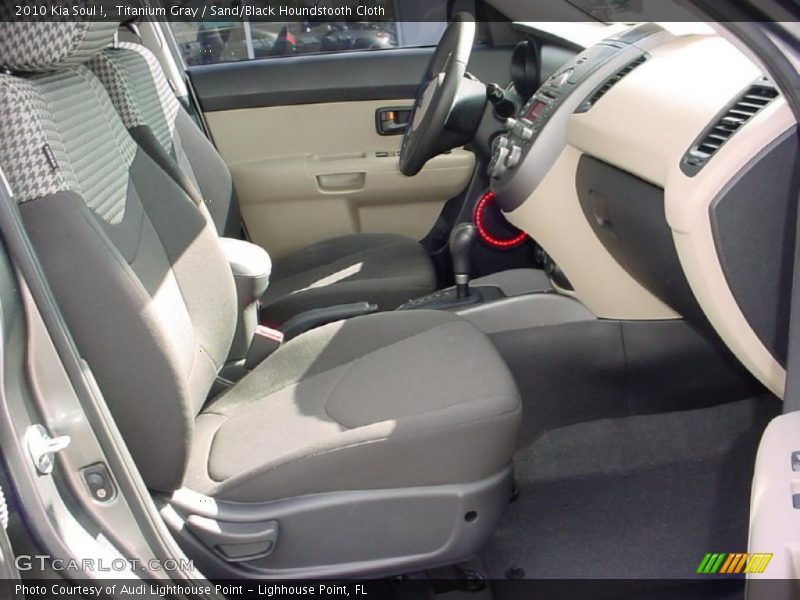 Titanium Gray / Sand/Black Houndstooth Cloth 2010 Kia Soul !