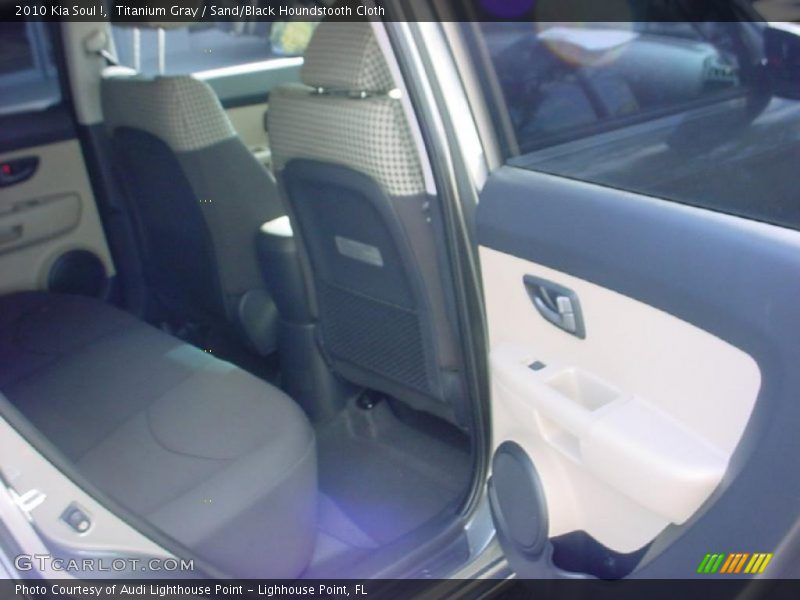 Titanium Gray / Sand/Black Houndstooth Cloth 2010 Kia Soul !
