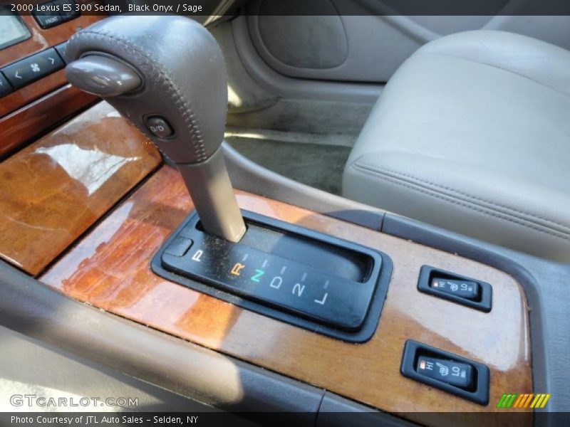 Black Onyx / Sage 2000 Lexus ES 300 Sedan