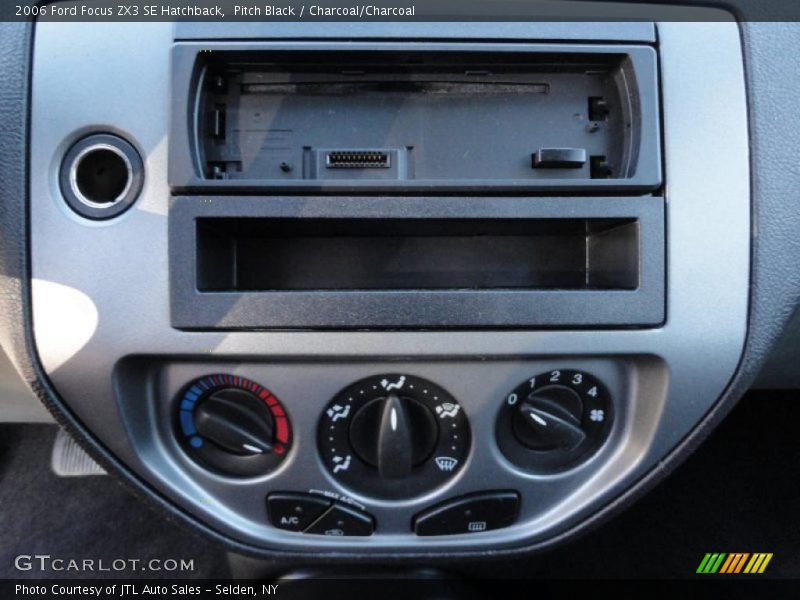 Pitch Black / Charcoal/Charcoal 2006 Ford Focus ZX3 SE Hatchback