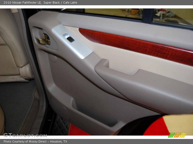 Super Black / Cafe Latte 2010 Nissan Pathfinder LE