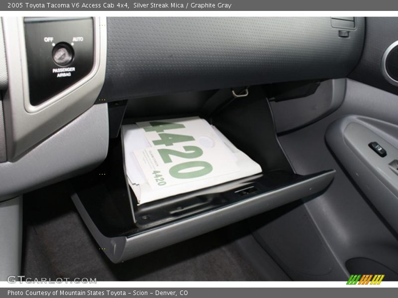 Silver Streak Mica / Graphite Gray 2005 Toyota Tacoma V6 Access Cab 4x4