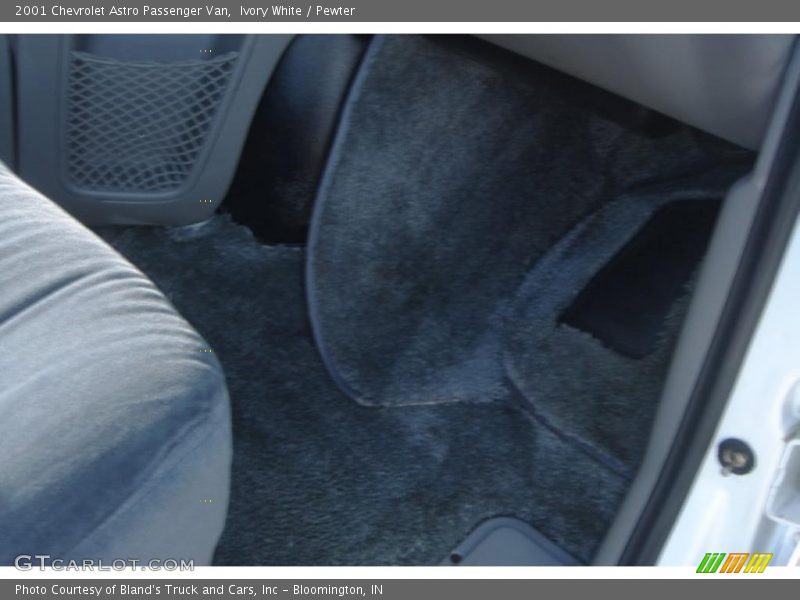 Ivory White / Pewter 2001 Chevrolet Astro Passenger Van