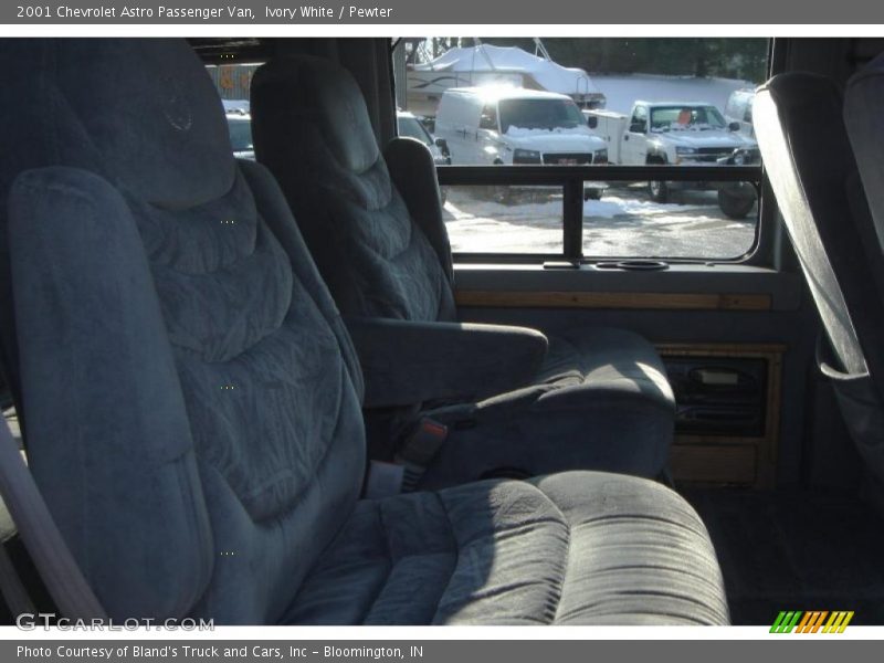 Ivory White / Pewter 2001 Chevrolet Astro Passenger Van
