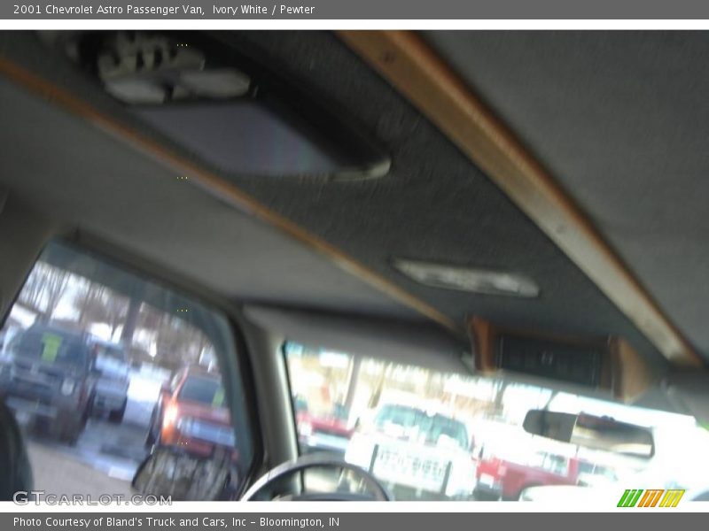 Ivory White / Pewter 2001 Chevrolet Astro Passenger Van