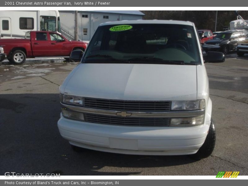Ivory White / Pewter 2001 Chevrolet Astro Passenger Van